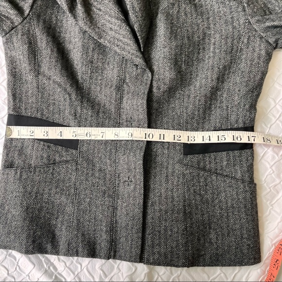 Tahari Women's Gray Black Tweed Ruffle Neck Blazer Jacket DETAILS size 8 /10 - Picture 11 of 15
